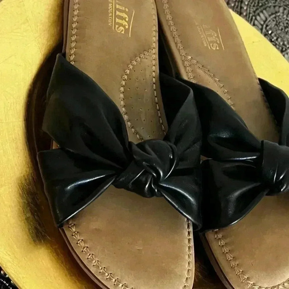 WOMENS CLIFFS FLAT BLACK SANDALS EUC SIZE 7 - Picture 2 of 11